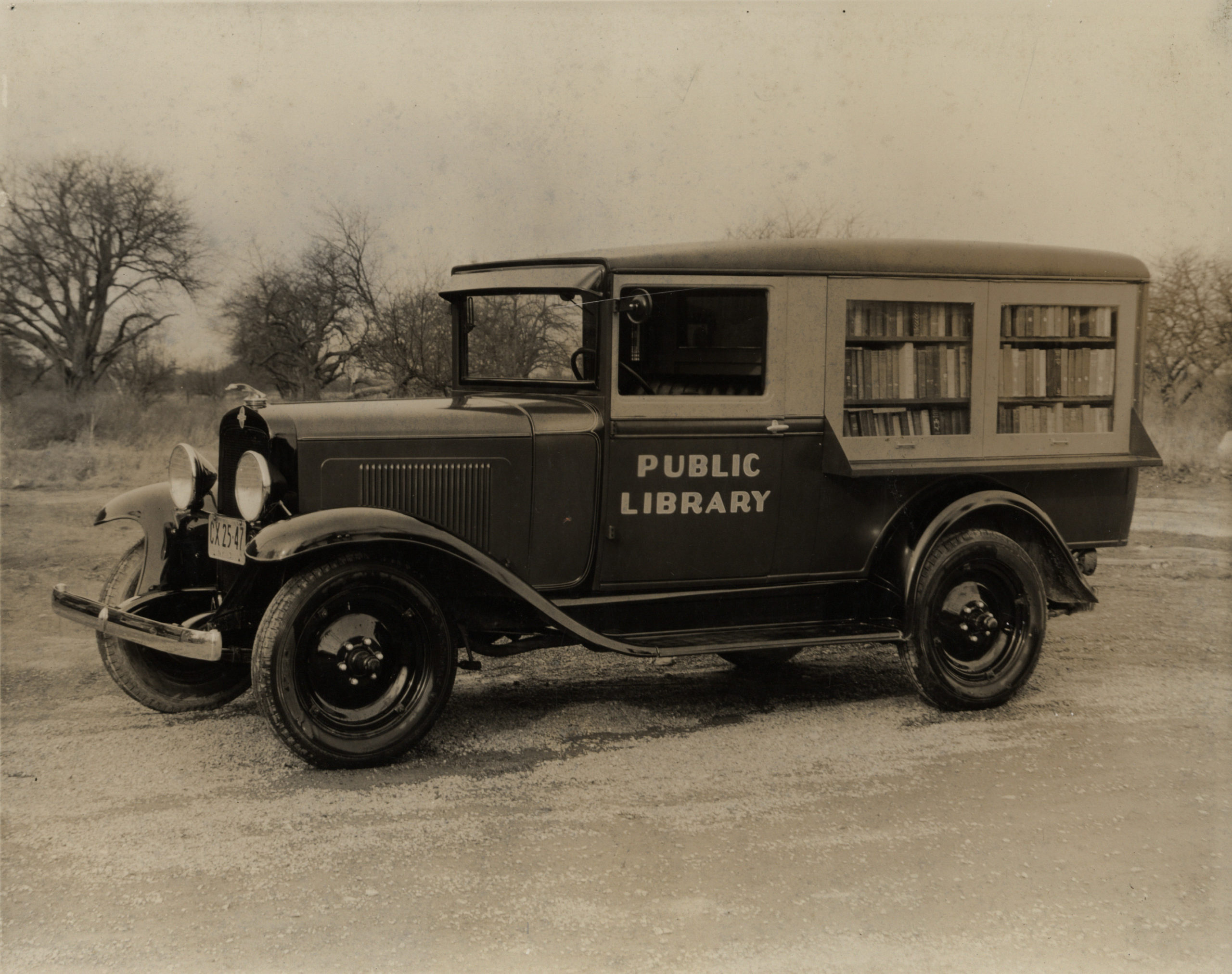 Historic image of the library's 1931 bookmobile.